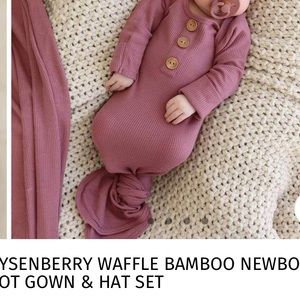 Caden Lane Bamboo Waffle Knotted Gown and Hat Set